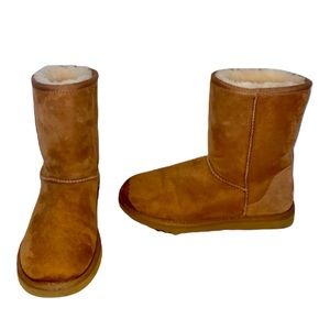 UGG Classic Short ll sheepskin boots size 5